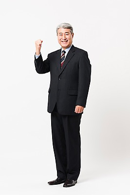 포토 JPG 스튜디오촬영 전신 응시 할아버지 노년 남자 비즈니스 실내 한명 서기 미소 사람 정장 옆모습 손들기 파이팅 한국인 비즈니스맨 실버 흰배경 70대 노인남자한명만 국내포토 1 시선 옷 뷰포인트 백그라운드 모션 표정 동양인 성인 내부 흰색 직장인 남자한명만 노인남자만 파일형식