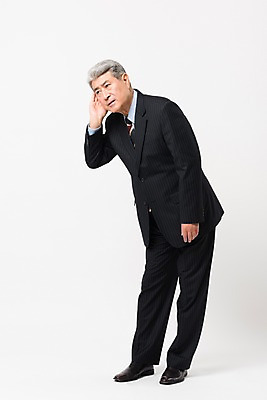 포토 JPG 스튜디오촬영 전신 응시 할아버지 노년 남자 비즈니스 실내 한명 서기 사람 정장 옆모습 듣기 한국인 비즈니스맨 실버 집중 흰배경 70대 노인남자한명만 국내포토 1 시선 옷 뷰포인트 백그라운드 컨셉 모션 동양인 성인 내부 흰색 직장인 남자한명만 노인남자만 파일형식