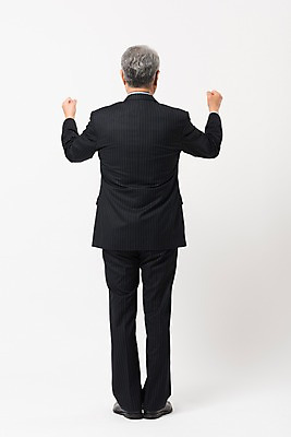 포토 JPG 스튜디오촬영 전신 할아버지 노년 남자 비즈니스 실내 한명 서기 사람 정장 뒷모습 파이팅 한국인 비즈니스맨 실버 흰배경 70대 노인남자한명만 국내포토 1 옷 뷰포인트 백그라운드 모션 동양인 성인 내부 흰색 직장인 남자한명만 노인남자만 파일형식