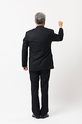 포토 JPG 스튜디오촬영 전신 할아버지 노년 남자 비즈니스 실내 한명 서기 사람 정장 뒷모습 파이팅 한국인 비즈니스맨 실버 흰배경 70대 노인남자한명만 국내포토 1 옷 뷰포인트 백그라운드 모션 동양인 성인 내부 흰색 직장인 남자한명만 노인남자만 파일형식