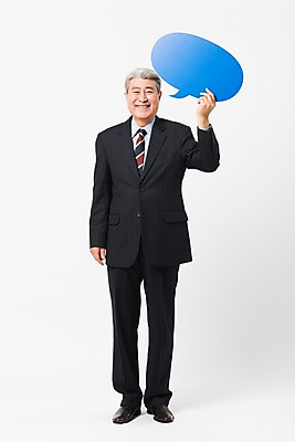 포토 JPG 스튜디오촬영 전신 응시 할아버지 노년 남자 말풍선 비즈니스 실내 한명 서기 미소 들기 사람 정장 앞모습 한국인 비즈니스맨 실버 흰배경 70대 노인남자한명만 국내포토 1 시선 옷 뷰포인트 백그라운드 모션 표정 동양인 성인 내부 흰색 직장인 남자한명만 노인남자만 파일형식