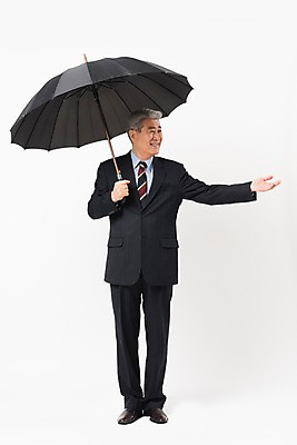 포토 JPG 스튜디오촬영 전신 응시 할아버지 노년 남자 우산 비즈니스 실내 한명 서기 미소 들기 사람 정장 손짓 앞모습 한국인 비즈니스맨 실버 흰배경 70대 노인남자한명만 국내포토 1 시선 옷 뷰포인트 백그라운드 모션 표정 동양인 성인 내부 흰색 직장인 남자한명만 노인남자만 파일형식
