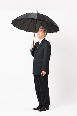 포토 JPG 스튜디오촬영 전신 응시 할아버지 노년 남자 우산 비즈니스 실내 한명 미소 들기 사람 정장 옆모습 한국인 비즈니스맨 실버 흰배경 70대 노인남자한명만 국내포토 1 시선 옷 뷰포인트 백그라운드 모션 표정 동양인 성인 내부 흰색 직장인 남자한명만 노인남자만 파일형식