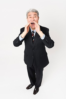 포토 JPG 스튜디오촬영 전신 응시 할아버지 노년 남자 비즈니스 실내 한명 웃음 사람 정장 앞모습 하이앵글 외침 한국인 비즈니스맨 실버 흰배경 70대 손모으기 노인남자한명만 국내포토 1 시선 옷 뷰포인트 백그라운드 표정 동양인 손짓 성인 내부 소리 흰색 직장인 남자한명만 노인남자만 파일형식