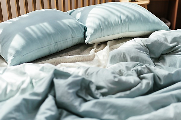 포토 JPG 베개 침구 휴식 실내 사람없음 침실 이불 침대 잠 편안함 국내포토 가구 컨셉 내부 감각 파일형식