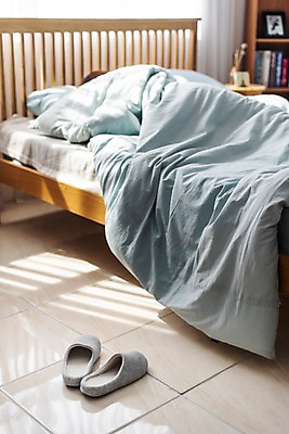 포토 JPG 여자 행복 베개 휴식 실내 실내화 한명 사람 성인 30대 침실 이불 한국인 침대 잠 편안함 숙면 성인여자한명만 소확행 국내포토 1 감정 가구 신발 컨셉 침구 동양인 내부 장년 감각 신조어 여자한명만 성인여자만 파일형식