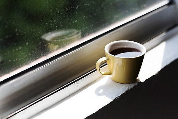 포토 JPG 행복 커피 창문 휴식 실내 사람없음 편안함 커피잔 창가 국내포토 감정 음료 컨셉 잔 내부 감각 파일형식