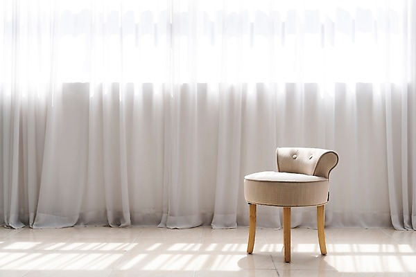 포토 JPG 행복 의자 휴식 실내 사람없음 빛 커튼 편안함 국내포토 감정 가구 컨셉 내부 감각 파일형식