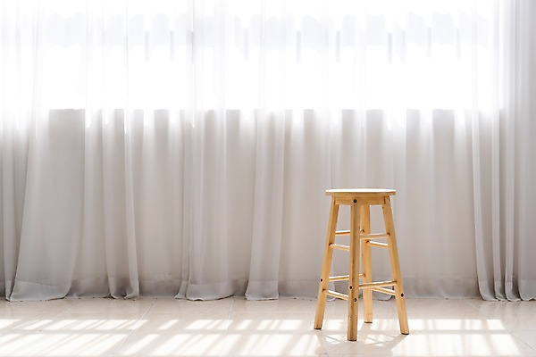 포토 JPG 행복 의자 휴식 실내 사람없음 빛 커튼 편안함 국내포토 감정 가구 컨셉 내부 감각 파일형식