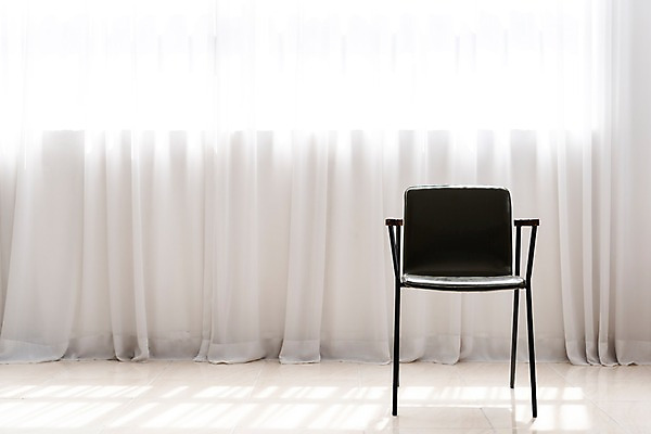 포토 JPG 행복 의자 휴식 실내 사람없음 빛 커튼 편안함 국내포토 감정 가구 컨셉 내부 감각 파일형식