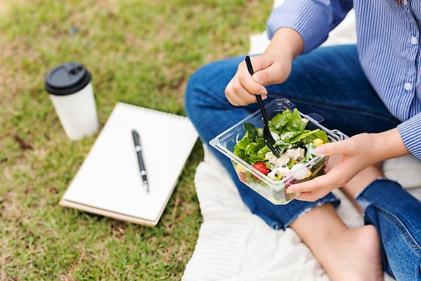 포토 JPG 주간 공원 여자 행복 다이어트 휴식 한명 사람 앉기 잔디 성인 야외 옆모습 30대 볼펜 공책 식사 샐러드 한국인 하반신 가을 편안함 커피잔 담요 브런치 성인여자한명만 시흥 소확행 갯골생태공원 국내포토 자연요소 식물 1 계절 공공시설 감정 커피 음식 뷰포인트 컨셉 모션 문구용품 잔 건강 동양인 장년 펜 감각 신조어 경기도 여자한명만 성인여자만 파일형식