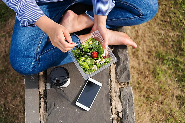포토 JPG 주간 공원 여자 행복 다이어트 난간 휴식 한명 사람 앉기 잔디 성인 야외 앞모습 30대 스마트폰 하이앵글 식사 샐러드 한국인 하반신 가을 편안함 커피잔 브런치 성인여자한명만 시흥 소확행 갯골생태공원 국내포토 자연요소 식물 1 계절 공공시설 감정 커피 음식 뷰포인트 컨셉 모션 잔 건강 동양인 장년 핸드폰 스마트기기 감각 신조어 경기도 여자한명만 성인여자만 파일형식