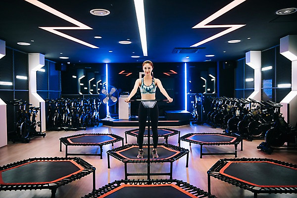 포토 JPG 전신 우먼라이프 응시 여자 조명 실내 한명 미소 사람 20대 성인 취미 앞모습 운동복 운동 건강관리 헬스사이클 헬스장 한국인 성인여자한명만 점프핏 국내포토 1 라이프스타일 시선 옷 뷰포인트 표정 건강 관리 동양인 청년 내부 운동기구 헬스 여자한명만 성인여자만 파일형식