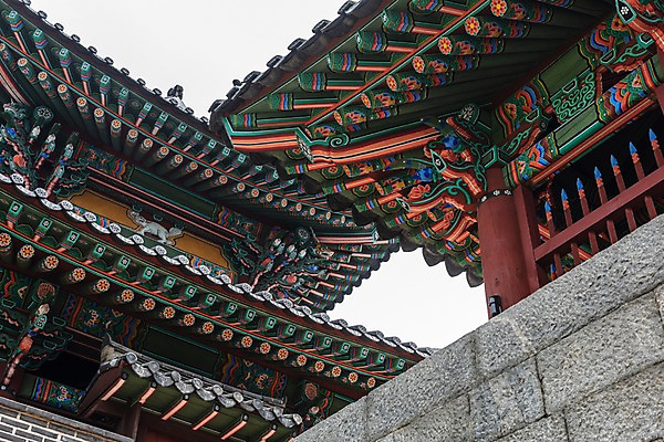 포토 JPG 주간 한국전통 여행 고건축 한국건축 풍경 사람없음 야외 전통문양 문화재 성 처마 기와지붕 보물 성문 국내여행 전주 풍남문 전주한옥마을 국내포토 자연요소 전통 문양 건축물 건축 지붕 한국 기와 전라북도 한옥마을 파일형식