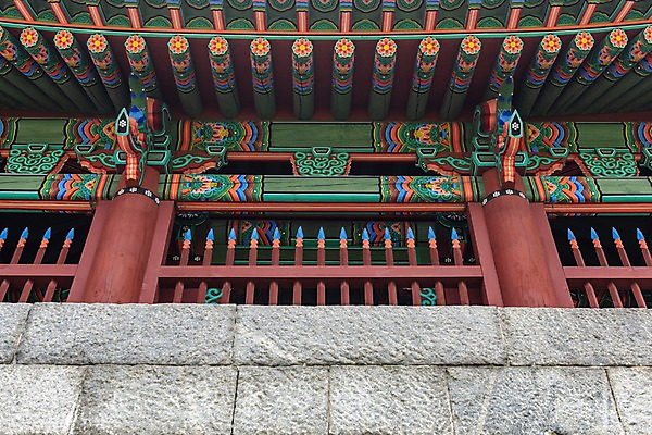 포토 JPG 주간 한국전통 여행 고건축 한국건축 풍경 사람없음 야외 전통문양 문화재 성 처마 보물 성문 국내여행 전주 풍남문 전주한옥마을 국내포토 자연요소 전통 문양 건축물 건축 한국 전라북도 한옥마을 파일형식