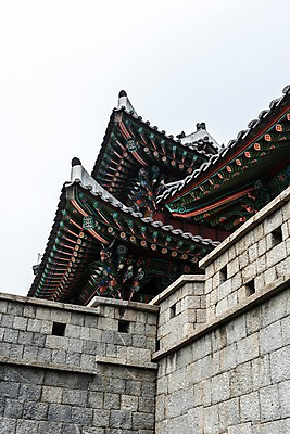 포토 JPG 주간 한국전통 여행 고건축 한국건축 풍경 사람없음 야외 문 문화재 화려 성 처마 기와지붕 보물 성문 국내여행 전주 풍남문 전주한옥마을 국내포토 자연요소 전통 건축물 건축 컨셉 지붕 한국 기와 전라북도 한옥마을 파일형식