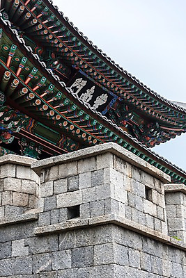 포토 JPG 주간 한국전통 여행 한국건축 풍경 사람없음 야외 문 문화재 성 처마 기와지붕 보물 성문 국내여행 전주 풍남문 전주한옥마을 국내포토 자연요소 전통 건축물 건축 지붕 한국 기와 전라북도 한옥마을 파일형식