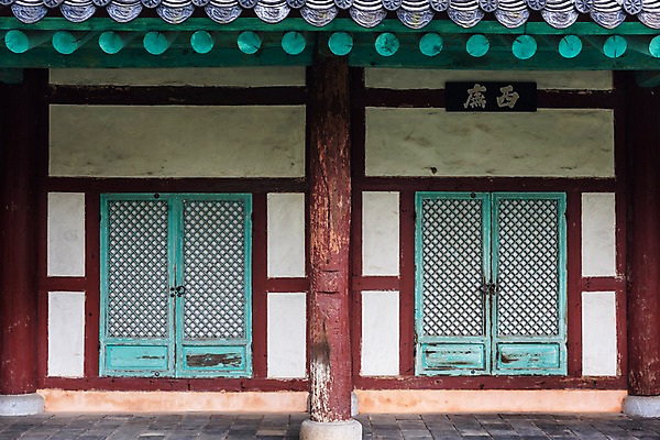 포토 JPG 주간 한국전통 전통문화 여행 고건축 풍경 사람없음 야외 문화재 기둥 처마 국내여행 전주 전통문살 향교 전주한옥마을 전주향교 국내포토 자연요소 전통 건축물 건축 문화 유적지 한국 전라북도 문살 한옥마을 교육기관 파일형식