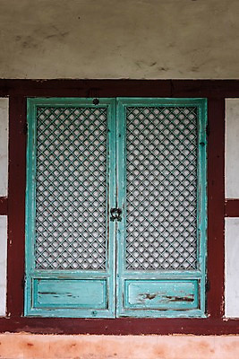 포토 JPG 주간 한국전통 여행 고건축 풍경 사람없음 야외 문화재 국내여행 전주 전통문살 향교 전주한옥마을 전주향교 국내포토 자연요소 전통 건축물 유적지 한국 전라북도 문살 한옥마을 교육기관 파일형식