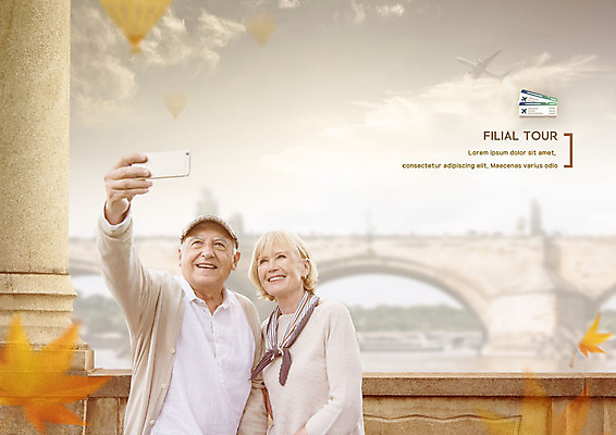 PSD 서양인 편집이미지 응시 여자 노년 남자 여행 단풍 비행기 미소 사람 상반신 두명 앞모습 스마트폰 노부부 가을 셀프카메라 항공권 70대 프라하 효도관광 가을여행 카를교 노인만 이미지편집 외국인 부부 시선 계절 뷰포인트 잎 항공교통 대중교통 표정 성인 핸드폰 스마트기기 사진촬영 다리_건축물 티켓 체코 성인만 파일형식 가을_계절