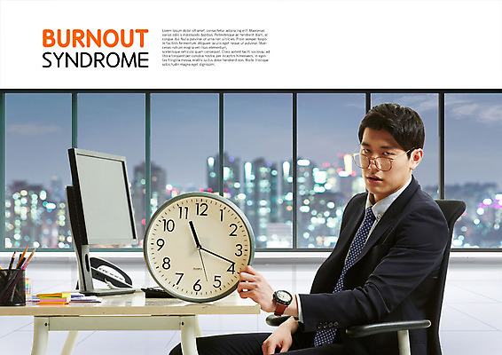 PSD 편집이미지 응시 남자 피곤 한명 사람 상반신 20대 성인 옆모습 컴퓨터 사무실 한국인 업무 비즈니스맨 책상 벽시계 업무과다 야근 과로 무기력 힘듦 성인남자한명만 번아웃증후군 증후군 이미지편집 1 시선 뷰포인트 시계 가구 컨셉 비즈니스 동양인 청년 전자제품 작업 직장인 질병 사회이슈 남자한명만 성인남자만 파일형식