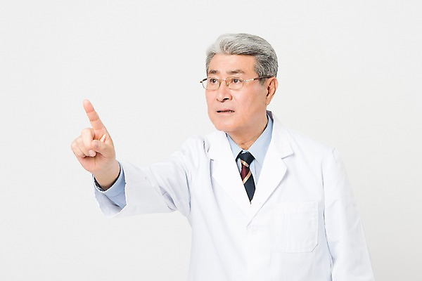 포토 JPG 스튜디오촬영 응시 노년 남자 손가락 의학 실내 한명 서기 사람 손짓 상반신 앞모습 실버라이프 한국인 분노 가리킴 의사가운 흰배경 70대 한의사 노인남자한명만 국내포토 1 라이프스타일 손 시선 감정 뷰포인트 백그라운드 모션 동양인 성인 내부 의사 흰색 가운 남자한명만 노인남자만 파일형식