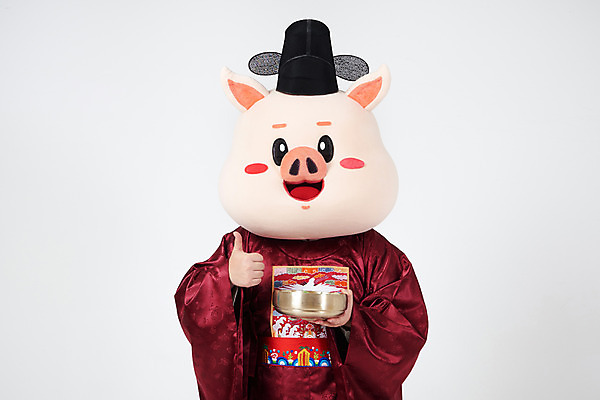 포토 JPG 스튜디오촬영 남자 신랑 결혼 실내 한명 사람 상반신 20대 성인 앞모습 한국인 엄지손가락 최고 돼지띠 돼지 한복 전통혼례 흰배경 떡국 돼지캐릭터 혼례복 동물탈 인형탈 성인남자한명만 기해년 국내포토 1 한국전통 한식 뷰포인트 동물캐릭터 백그라운드 포유류 손가락 동양인 이벤트 청년 내부 전통음식 흰색 십이지신 전통의상 전통의례 탈 남자한명만 성인남자만 파일형식 2019년