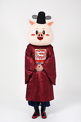 포토 JPG 스튜디오촬영 전신 남자 신랑 결혼 실내 한명 서기 사람 20대 성인 앞모습 한국인 인사 돼지띠 돼지 한복 전통혼례 흰배경 돼지캐릭터 혼례복 공손 동물탈 인형탈 성인남자한명만 기해년 국내포토 1 한국전통 뷰포인트 동물캐릭터 백그라운드 포유류 모션 동양인 이벤트 청년 내부 흰색 십이지신 예절 전통의상 전통의례 탈 남자한명만 성인남자만 파일형식 2019년