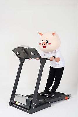 포토 JPG 스튜디오촬영 전신 남자 근육 실내 한명 사람 20대 성인 옆모습 운동 건강관리 스트레칭 한국인 돼지띠 돼지 준비 흰배경 런닝머신 돼지캐릭터 유산소운동 동물탈 인형탈 성인남자한명만 기해년 국내포토 1 뷰포인트 동물캐릭터 백그라운드 포유류 건강 관리 동양인 청년 내부 운동기구 흰색 십이지신 탈 남자한명만 성인남자만 파일형식 2019년