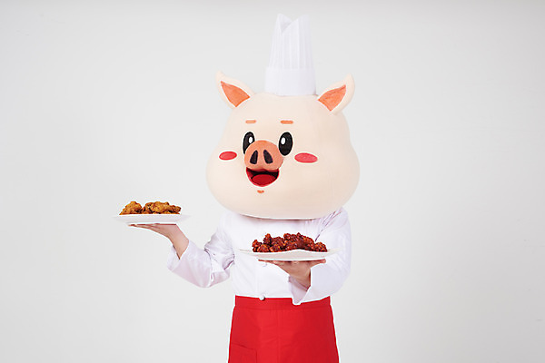 포토 JPG 스튜디오촬영 남자 실내 요리 한명 들기 사람 상반신 20대 성인 앞모습 빨간색 주방장 요리사 치킨 프라이드치킨 양념치킨 앞치마 한국인 돼지띠 돼지 흰배경 돼지캐릭터 동물탈 인형탈 성인남자한명만 기해년 국내포토 직업 1 뷰포인트 컬러 동물캐릭터 백그라운드 포유류 모션 동양인 청년 내부 흰색 십이지신 탈 닭고기요리 남자한명만 성인남자만 파일형식 2019년