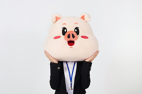 포토 JPG 스튜디오촬영 여자 비즈니스 실내 한명 사람 정장 상반신 20대 성인 앞모습 귀여움 한국인 돼지띠 돼지 직장인 비즈니스우먼 수줍음 흰배경 돼지캐릭터 사원증 동물탈 인형탈 성인여자한명만 기해년 국내포토 직업 1 옷 감정 뷰포인트 동물캐릭터 백그라운드 컨셉 포유류 동양인 청년 내부 흰색 십이지신 탈 여자한명만 성인여자만 파일형식 2019년