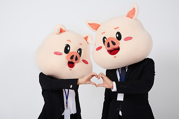 포토 JPG 스튜디오촬영 손 커플 여자 남자 비즈니스 실내 사랑 사람 정장 손짓 상반신 20대 성인 두명 앞모습 한국인 돼지띠 돼지 직장인 비즈니스맨 비즈니스우먼 흰배경 돼지캐릭터 사원증 손하트 동물탈 사내연애 인형탈 성인만 기해년 국내포토 직업 옷 감정 뷰포인트 동물캐릭터 백그라운드 포유류 관계 모션 동양인 청년 내부 신체부위 흰색 십이지신 탈 파일형식 2019년