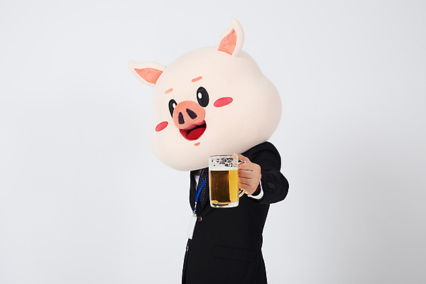 포토 JPG 스튜디오촬영 남자 비즈니스 맥주 실내 한명 사람 정장 상반신 20대 성인 옆모습 한국인 돼지띠 돼지 직장인 비즈니스맨 흰배경 맥주잔 돼지캐릭터 사원증 동물탈 인형탈 성인남자한명만 기해년 국내포토 직업 1 옷 뷰포인트 동물캐릭터 백그라운드 술잔 포유류 주류 동양인 청년 내부 흰색 십이지신 탈 남자한명만 성인남자만 파일형식 2019년