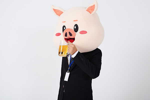 포토 JPG 스튜디오촬영 남자 비즈니스 맥주 실내 한명 사람 정장 상반신 20대 성인 옆모습 한국인 돼지띠 돼지 직장인 비즈니스맨 흰배경 맥주잔 돼지캐릭터 사원증 동물탈 인형탈 성인남자한명만 기해년 국내포토 직업 1 옷 뷰포인트 동물캐릭터 백그라운드 술잔 포유류 주류 동양인 청년 내부 흰색 십이지신 탈 남자한명만 성인남자만 파일형식 2019년