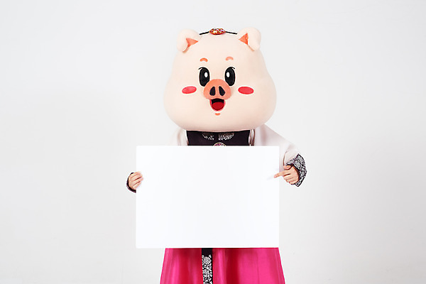 포토 JPG 스튜디오촬영 배너 여자 명절 사각프레임 실내 한명 들기 사람 상반신 20대 성인 앞모습 설날 추석 한국인 돼지띠 돼지 한복 흰배경 해피뉴이어 돼지캐릭터 동물탈 인형탈 성인여자한명만 기해년 국내포토 1 한국전통 전통 기념일 뷰포인트 동물캐릭터 백그라운드 포유류 모션 프레임 동양인 청년 내부 사각형 새해인사 흰색 십이지신 전통의상 탈 여자한명만 성인여자만 파일형식 2019년