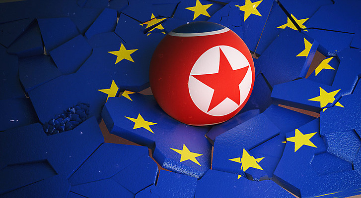 PSD 편집이미지 백그라운드 공 사람없음 파란색 3D소스 3D 국기 충돌 디지털합성 무역 긴장 깨짐 북한 북한국기 유럽연합 산산조각 관세 편집3D 감정 산업 아시아 컬러 컨셉 손상 세금 파일형식