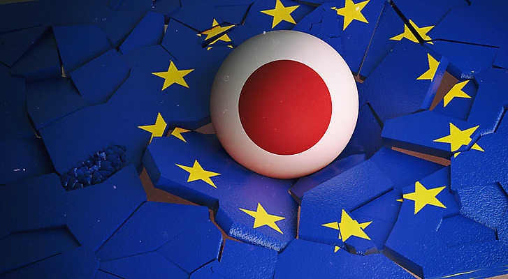 PSD 편집이미지 백그라운드 공 사람없음 파란색 3D소스 3D 일본 국기 충돌 디지털합성 무역 긴장 일장기 깨짐 유럽연합 산산조각 관세 편집3D 감정 산업 아시아 컬러 컨셉 손상 세금 파일형식