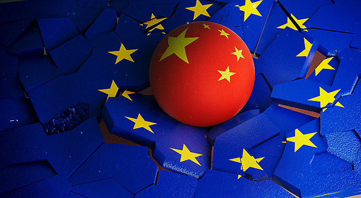 PSD 편집이미지 백그라운드 공 사람없음 빨간색 파란색 3D소스 3D 중국 국기 충돌 오성홍기 디지털합성 무역 긴장 깨짐 유럽연합 산산조각 관세 편집3D 감정 산업 아시아 컬러 컨셉 손상 세금 파일형식