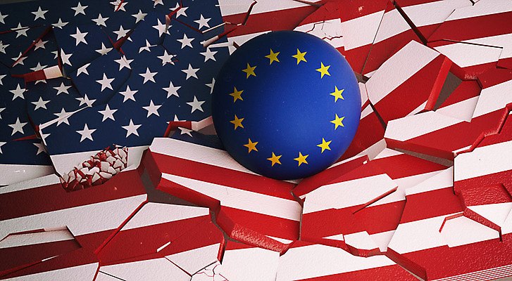 PSD 편집이미지 백그라운드 공 사람없음 빨간색 파란색 3D소스 3D 미국 성조기 국기 충돌 디지털합성 무역 긴장 깨짐 유럽연합 산산조각 관세 편집3D 감정 산업 컬러 컨셉 북아메리카 손상 세금 파일형식