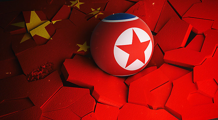 PSD 편집이미지 백그라운드 공 사람없음 빨간색 3D소스 3D 중국 국기 충돌 오성홍기 디지털합성 무역 긴장 깨짐 북한 북한국기 산산조각 관세 편집3D 감정 산업 아시아 컬러 컨셉 손상 세금 파일형식