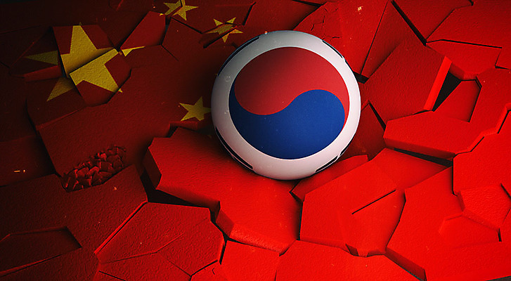 PSD 편집이미지 백그라운드 공 한국 사람없음 빨간색 3D소스 3D 중국 국기 태극기 충돌 오성홍기 디지털합성 무역 긴장 깨짐 산산조각 관세 편집3D 감정 산업 아시아 컬러 컨셉 손상 세금 파일형식