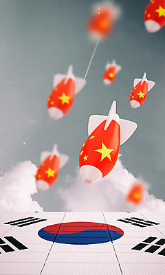 PSD 편집이미지 백그라운드 한국 사람없음 빨간색 3D소스 3D 중국 연기 떨어짐 국기 태극기 미사일 폭탄 충돌 오성홍기 디지털합성 무역 긴장 관세 편집3D 감정 산업 아시아 컬러 컨셉 폭발물 세금 파일형식