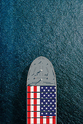 PSD 편집이미지 바다 백그라운드 사람없음 파란색 3D소스 3D 미국 성조기 국기 컨테이너 화물선 충돌 디지털합성 무역 긴장 관세 편집3D 감정 산업 컬러 북아메리카 배_교통 세금 파일형식