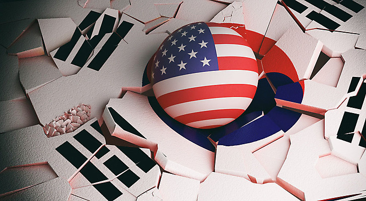 PSD 편집이미지 백그라운드 공 한국 사람없음 3D소스 3D 미국 흰색 성조기 국기 태극기 충돌 디지털합성 무역 긴장 깨짐 산산조각 관세 편집3D 감정 산업 아시아 컬러 컨셉 북아메리카 손상 세금 파일형식