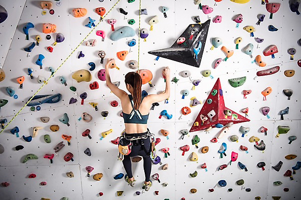 포토 JPG 전신 우먼라이프 여자 밧줄 스포츠 실내 매달리기 한명 안전 사람 20대 성인 뒷모습 레포츠 운동복 운동 헬스장 한국인 도전 잡기 익스트림스포츠 체육관 오르기 암벽등반 안전벨트 인공암벽등반 클라이밍 성인여자한명만 국내포토 1 라이프스타일 옷 줄 뷰포인트 모션 레저 건강 동양인 청년 내부 헬스 등산 등반 여자한명만 성인여자만 파일형식