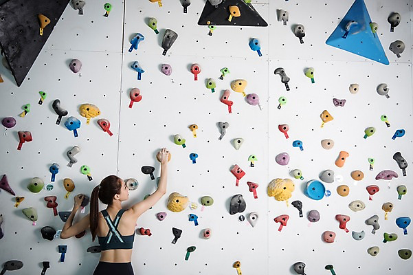 포토 JPG 우먼라이프 응시 여자 스포츠 실내 매달리기 한명 안전 사람 상반신 20대 성인 뒷모습 레포츠 운동복 운동 헬스장 한국인 도전 잡기 익스트림스포츠 체육관 오르기 암벽등반 인공암벽등반 클라이밍 성인여자한명만 국내포토 1 라이프스타일 시선 옷 뷰포인트 모션 레저 건강 동양인 청년 내부 헬스 등산 등반 여자한명만 성인여자만 파일형식