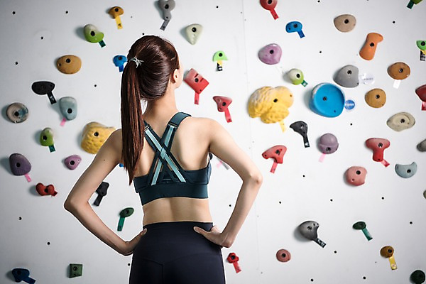 포토 JPG 우먼라이프 응시 여자 스포츠 허리손 실내 한명 서기 안전 사람 상반신 20대 성인 뒷모습 레포츠 운동복 운동 헬스장 한국인 익스트림스포츠 체육관 암벽등반 코스 인공암벽등반 클라이밍 성인여자한명만 국내포토 1 라이프스타일 시선 옷 뷰포인트 포즈 모션 레저 건강 동양인 청년 내부 헬스 등산 등반 여자한명만 성인여자만 파일형식