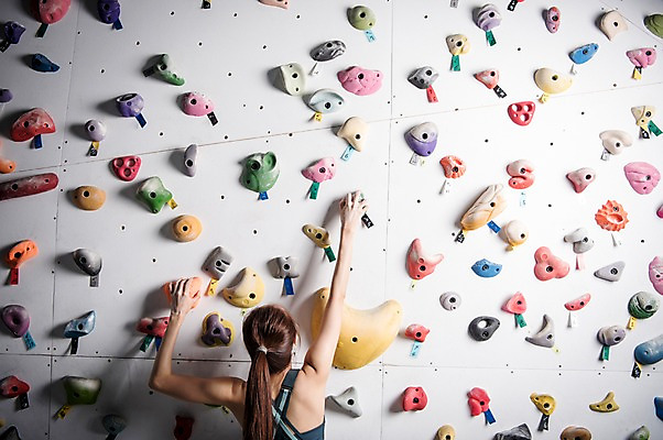 포토 JPG 우먼라이프 여자 스포츠 실내 매달리기 한명 안전 사람 상반신 20대 성인 뒷모습 레포츠 운동복 운동 헬스장 한국인 도전 잡기 익스트림스포츠 체육관 오르기 암벽등반 인공암벽등반 최선 클라이밍 성인여자한명만 국내포토 1 라이프스타일 옷 뷰포인트 모션 레저 건강 동양인 청년 내부 헬스 등산 등반 여자한명만 성인여자만 파일형식