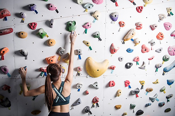 포토 JPG 우먼라이프 여자 스포츠 실내 매달리기 한명 안전 사람 상반신 20대 성인 뒷모습 레포츠 운동복 운동 헬스장 한국인 도전 잡기 익스트림스포츠 체육관 암벽등반 손뻗기 인공암벽등반 최선 클라이밍 성인여자한명만 국내포토 1 라이프스타일 옷 뷰포인트 모션 레저 건강 동양인 청년 내부 헬스 등산 등반 여자한명만 성인여자만 파일형식