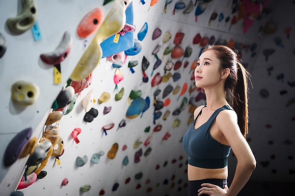 포토 JPG 우먼라이프 응시 여자 스포츠 허리손 실내 한명 서기 안전 사람 상반신 20대 성인 옆모습 레포츠 운동복 운동 헬스장 한국인 도전 익스트림스포츠 체육관 암벽등반 인공암벽등반 최선 클라이밍 성인여자한명만 국내포토 1 라이프스타일 시선 옷 뷰포인트 포즈 모션 레저 건강 동양인 청년 내부 헬스 등산 등반 여자한명만 성인여자만 파일형식